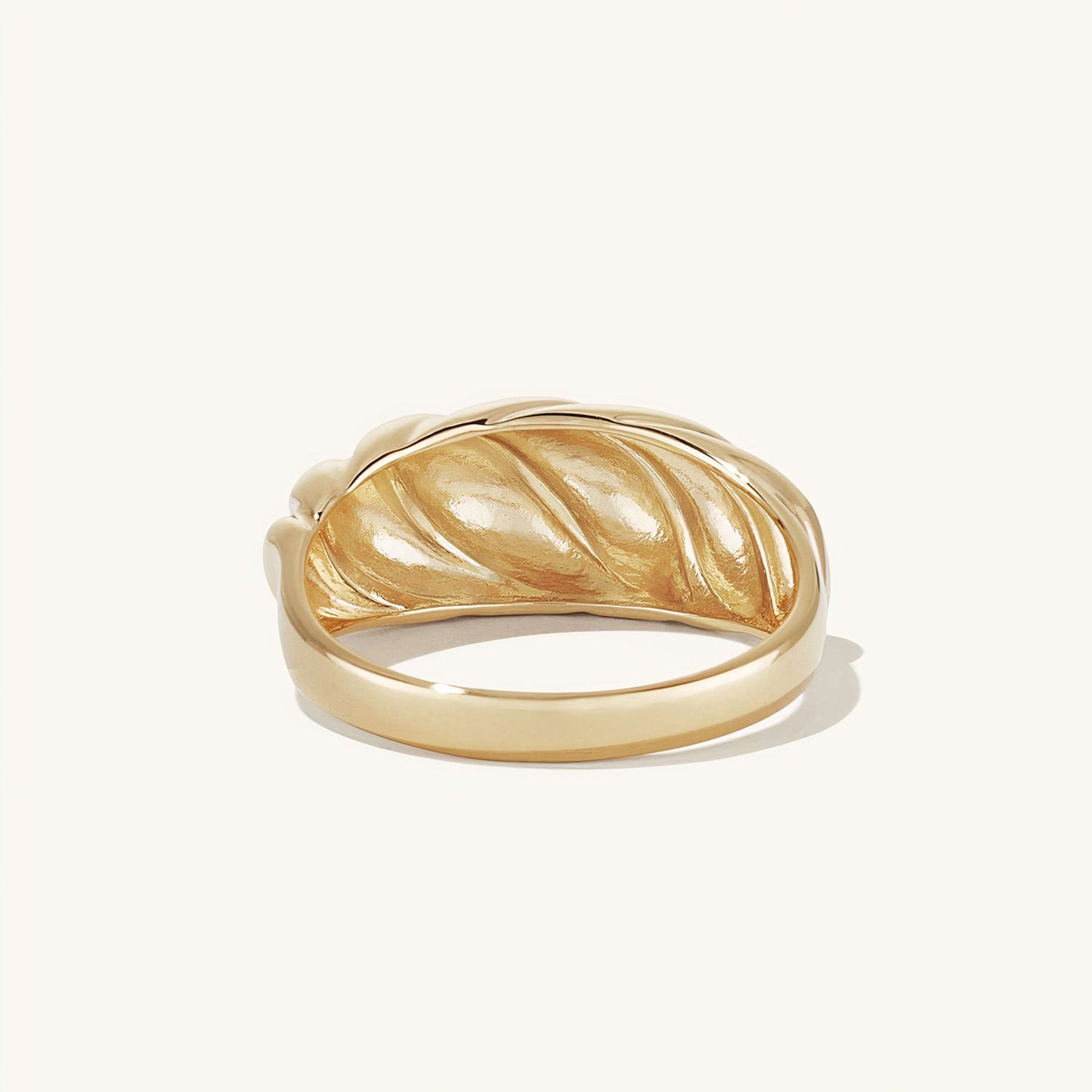 Gedraaided Croissant Ring