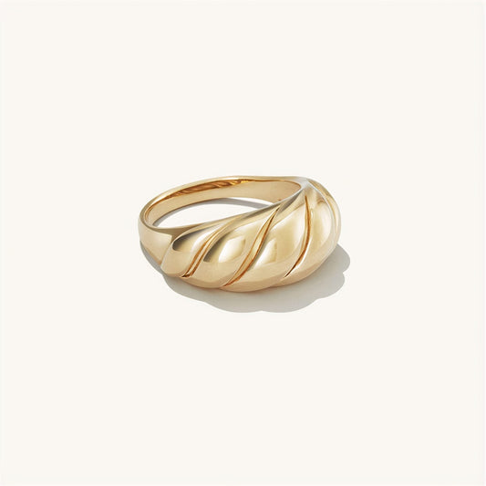 Gedraaided Croissant Ring